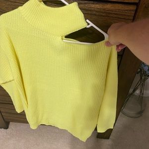 Boutique Neon turtleneck with shoulder cutout